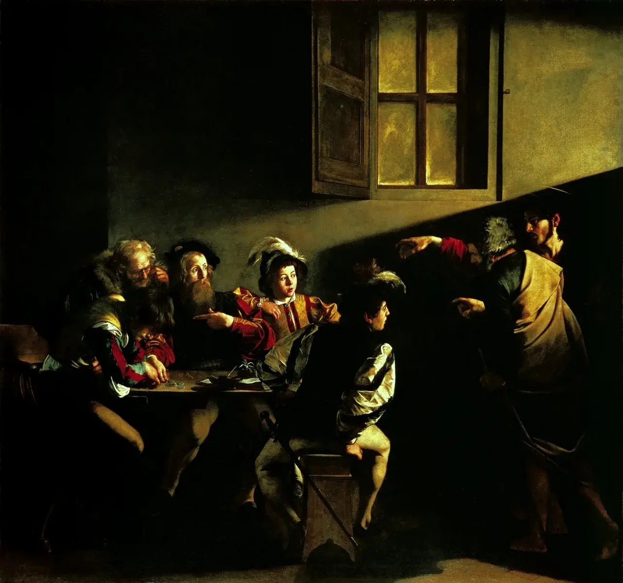 Interior oscuro con un grupo de hombres sentados a una mesa contando dinero; desde la derecha entra un haz de luz oblicuo, y dos figuras de pie señalan hacia el grupo.